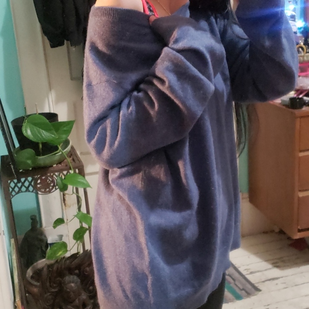 Cashmere V-Neck Sweater - Picture 5 of 8